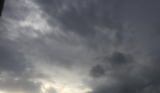 حالة الطقس: منخفض جوي مصحوب بكتلة هوائية باردة وأمطار غزيرة